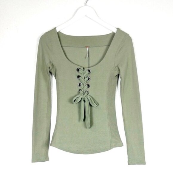 Women tops - Picture 1 of 7